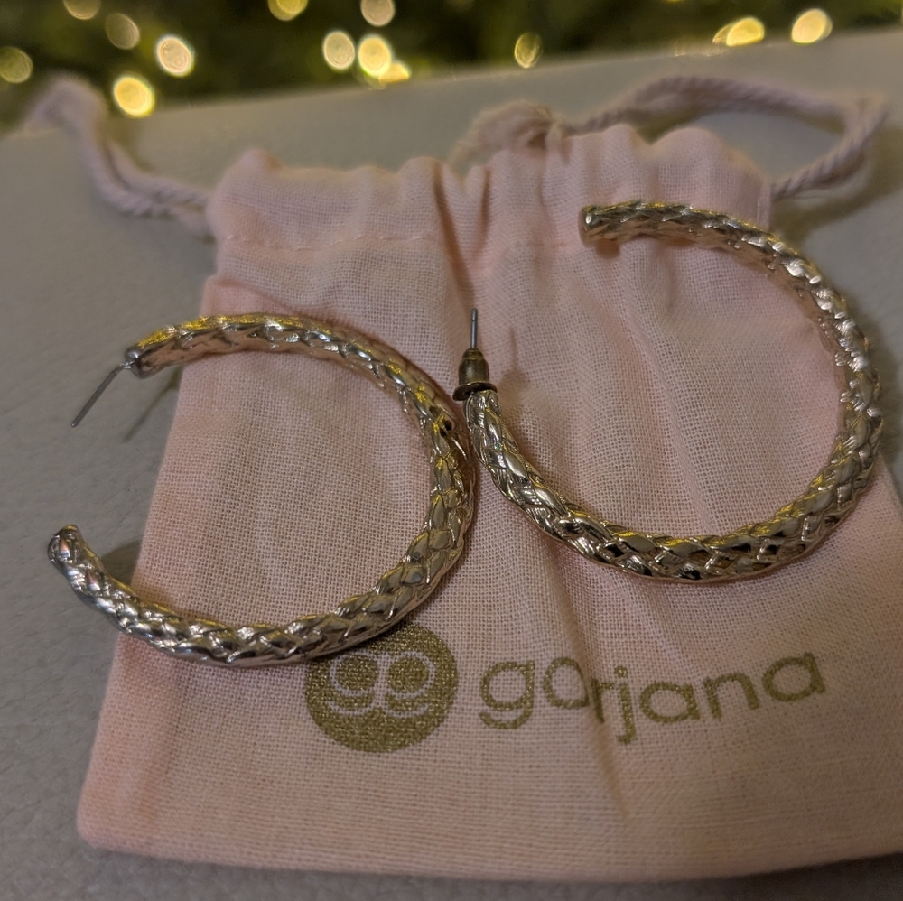 Earings gold color